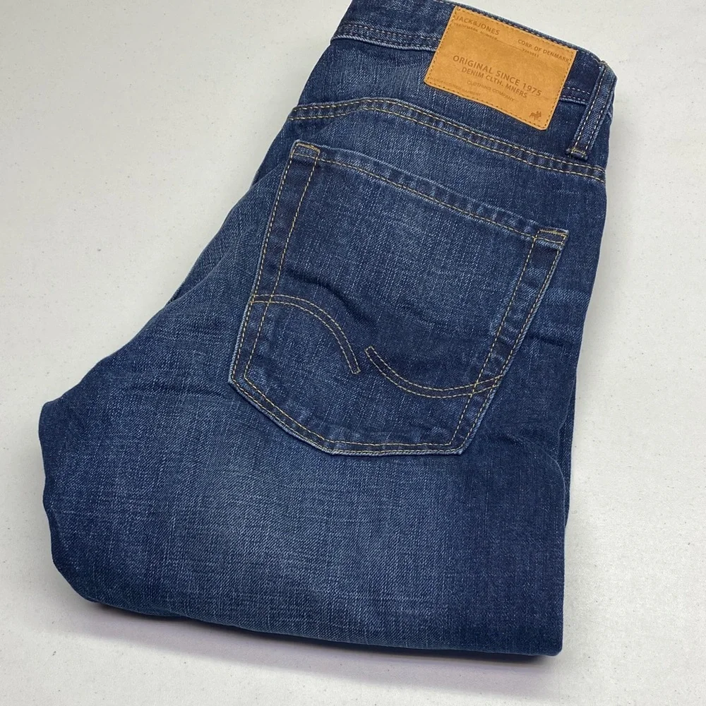 Jack & Jones Classic Blue Relaxed Jeans - Picture 10 of 12